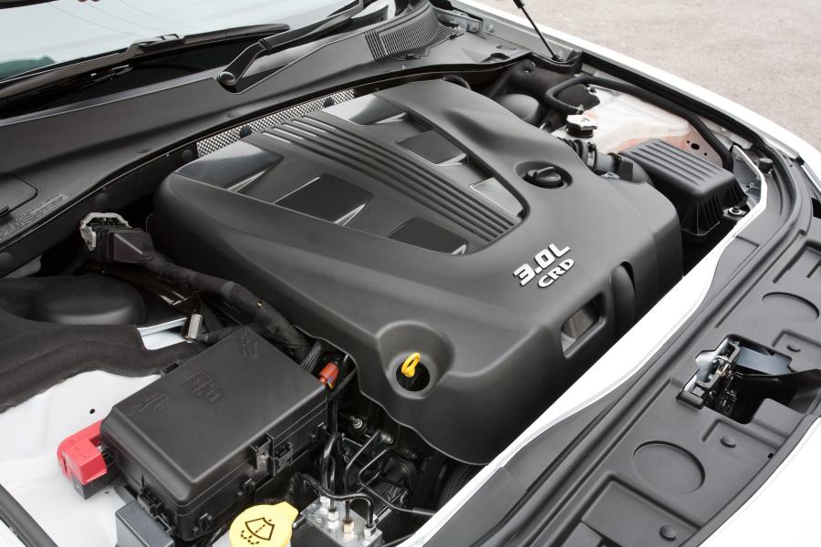  Chrysler 300C 2012 года  (UK) (фото 2 из 91)